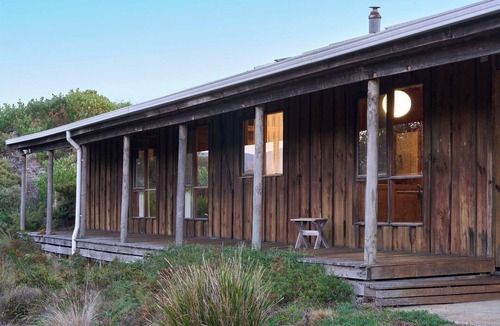 Douglas River House | Rustic by the sea - Freycinet Holiday Houses