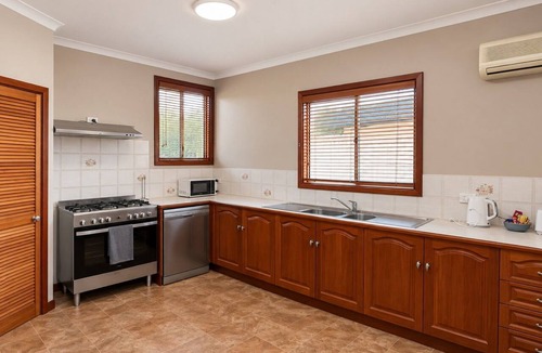 West Busselton House | Rustic Charm with room for the Boat