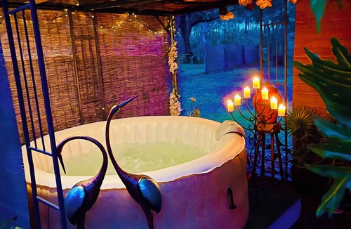 Coonabarabran Cottage | RUSTIC COZY MUD BRICK COTTAGE Unique Cozy Quiet Place with Hot Tub & Fire Pit