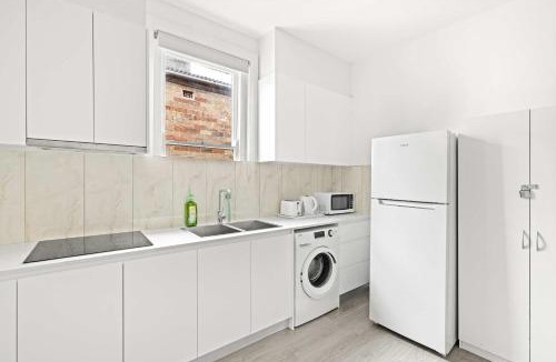 Kensington House | Rustic Double Room - Central Location in Kensington - Shared Bathroom