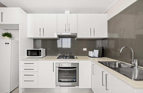 Glebe House | Rustic Queen Room in Glebe - Next to USYD - Shared Bathroom