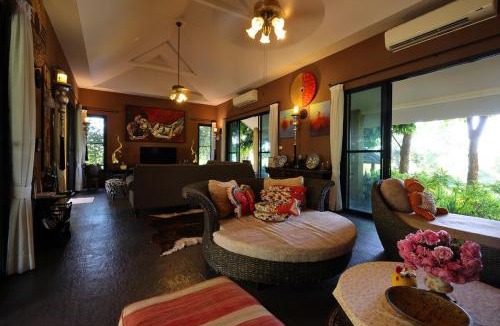 Saraphi House | Rustic Tropical Residence
