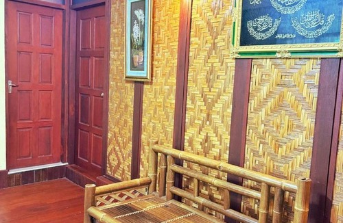 Sungai Siput House | Rustic Tualang Timber House Village Retreat Stay