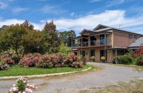 Labertouche House | Rustic Winery Villa | Queen + Single Bed Room 2 with En-Suite