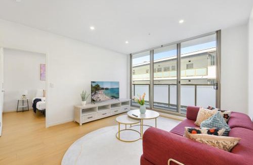 Ryde Apartment | Ryde Comfortable 2BR Stay near Shopping Centre