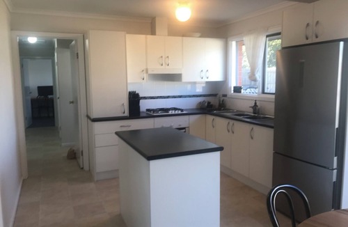 Tootgarook House | Rye-side Tootgarook Relaxed Coastal Getaway – Walk to the Beach 800m