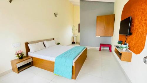 Wai Hotel | S J Agro Tourism