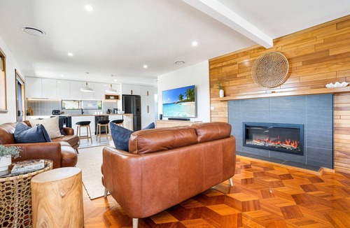 Bridport House | Safe Sheltered Beaches Close by