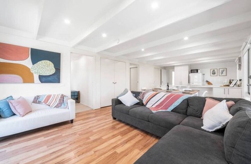 Safety Beach House | Safety Beach Holiday House. 3 minutes to the sand