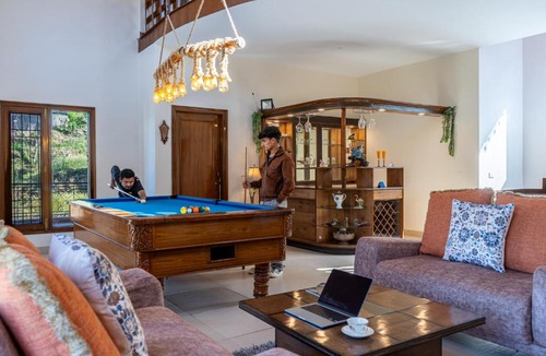 Kumarhatti House | Saffronstays Cosy Crest