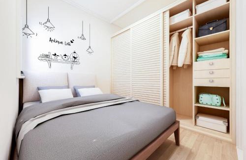 Pali Hill Apartment | Sage