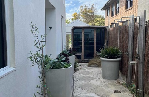 Queenscliff House | Sagres Queenscliff, Designer Oceanfront Escape with Pool & Sauna