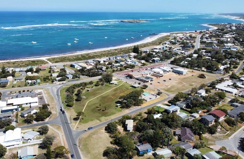 Lancelin House | Sail House - Overlooking lancelins main park.