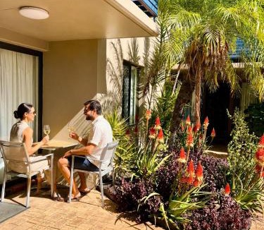 Geraldton Hotel | Sails Motel Geraldton