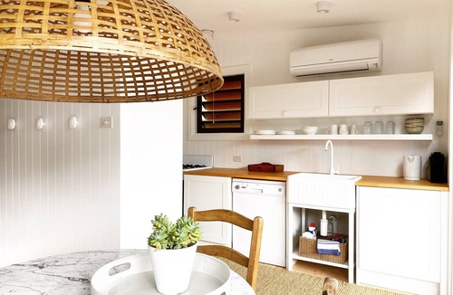 Geelong West House | Saint Brides - Superior Boutique Accomodation - Steps to Pakington Street