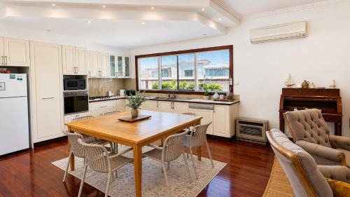 West Busselton House | Sals Cottage