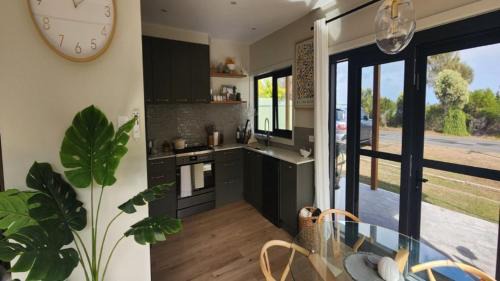 Lake Wangary House | Salt 5607 Newly Renovated Luxury On The Coffin Bay Esplanade