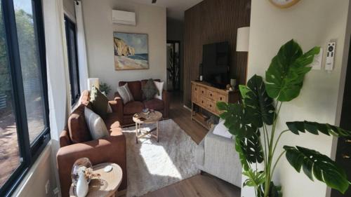 Lake Wangary House | Salt 5607 Newly Renovated Luxury On The Coffin Bay Esplanade