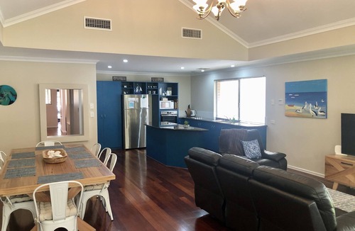 Dunsborough House | Salt & Peppies - across from beach, wi-fi