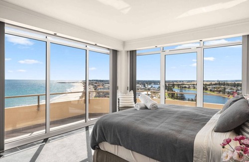 Glenelg North Resort | Salt & Skyline Penthouse