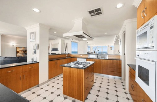 Glenelg North Resort | Salt & Skyline Penthouse