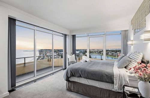 Glenelg North Resort | Salt & Skyline Penthouse