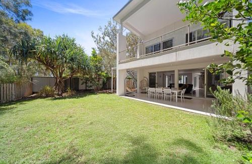 Twin Waters House | Saltbreeze - Laidback Poolside Living