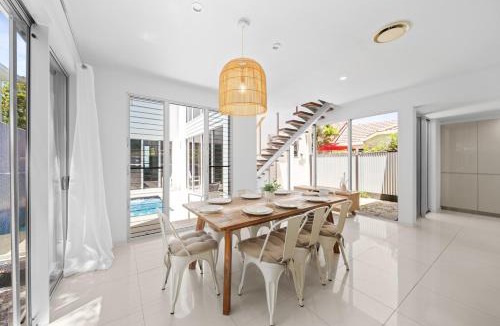 Twin Waters House | Saltbreeze - Laidback Poolside Living