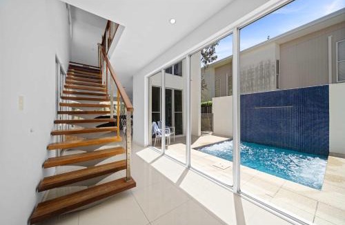 Twin Waters House | Saltbreeze - Laidback Poolside Living
