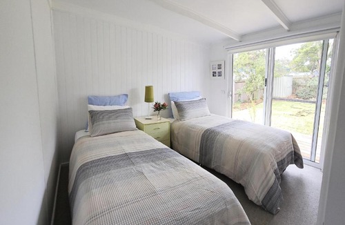 Anglesea House | Saltbush - Ideally located and modernised MCM Beach House