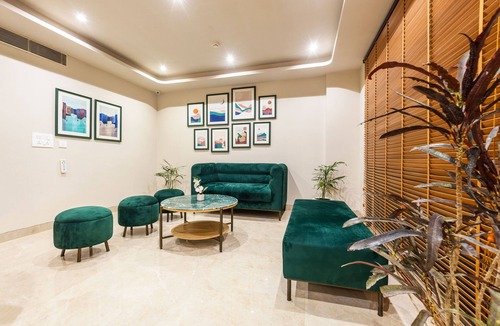 Sector 39 Hotel | Saltstayz Select- Medicity Near Medanta Hospital