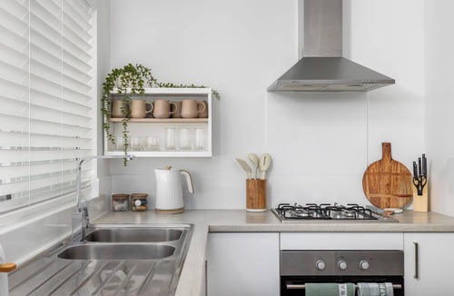 West Busselton Villa | Saltwood Villa - Walk to the beach in minutes