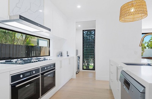 Casuarina House | Salty Haven - Beachside modern holiday home