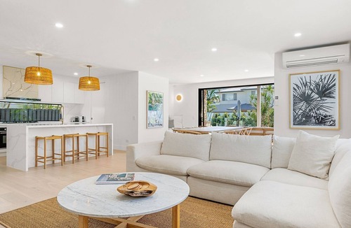 Casuarina House | Salty Haven - Beachside modern holiday home
