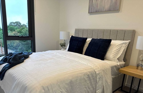 Coburg Apartment | Samma | Charming 2BR Queen Beds on Bell Street