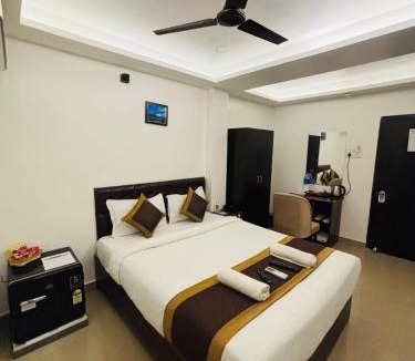 Rajiv Gandhi Nagar Hotel | Sampat Regency