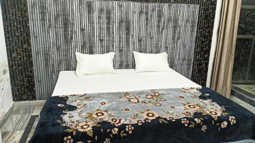 Varanasi Hotel | Samriddh P Guest House