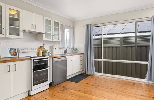Callala Beach House | Sam’s Beach Shack and Apartment – 300m to beach