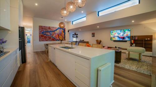 Armadale House | Sanctuary on Stanhope - Art & Modern Luxury