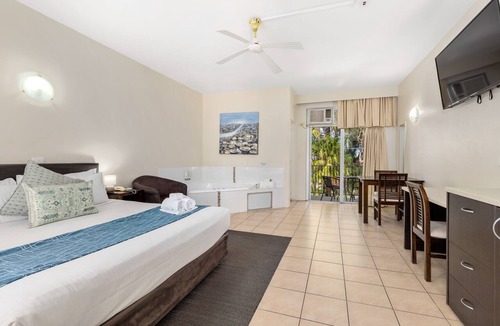 Coffs Harbour Hotel | Sanctuary Resort & TreeHouse Restaurant