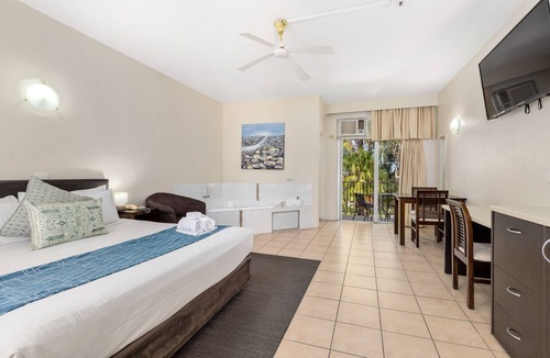 Coffs Harbour Hotel | Sanctuary Resort & TreeHouse Restaurant