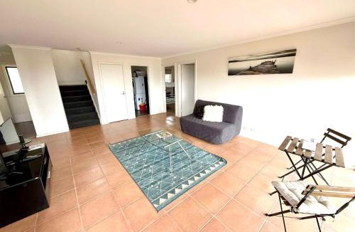 Kingscote House | Sandcastle - A Esplanade Place, Stunning Views