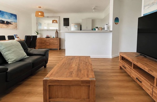 Scarborough Apartment | Sandcastles Beachfront ☆ Luxury Retreat Apartment