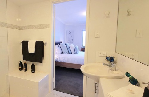 Scarborough Apartment | Sandcastles Luxury Retreat Apartment
