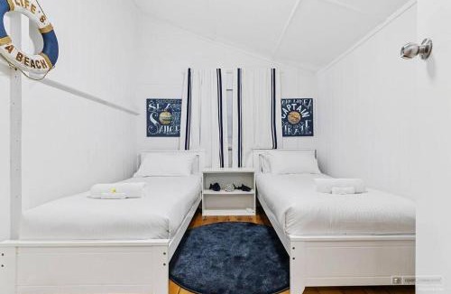 Bongaree House | Sandown Beachside Cottage