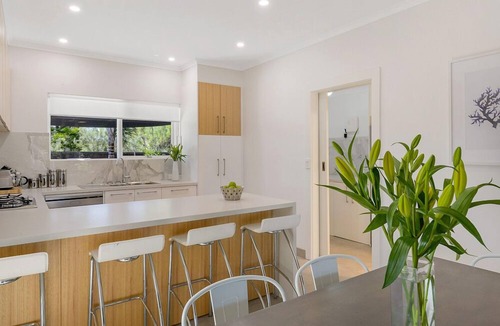 West Lakes Shore House | Sandpiper - Steps to Beach | BBQ | Courtyard | 3B