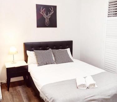 Sandringham Villa | Sandringham Getaway near Beautiful Beach and Shops