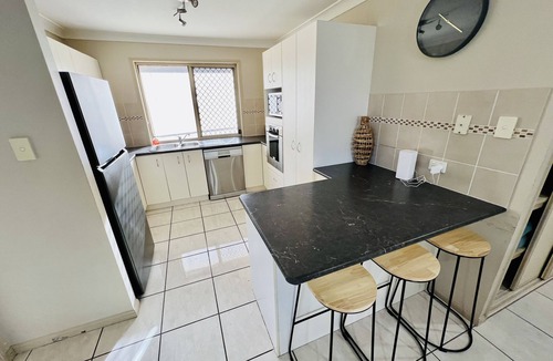 Sandstone Point House | Sandstone Point Family home, Bribie beaches, pet friendly