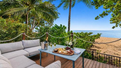 Trinity Beach House | Sandveil Absolute Beachfront Access House