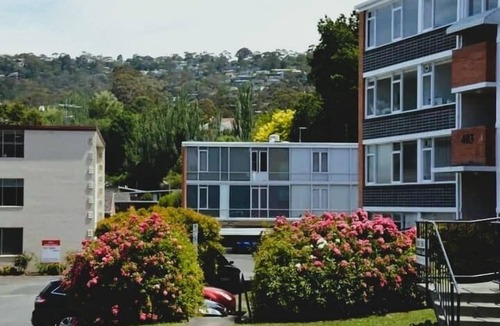 Sandy Bay Apartment | Sandy Bay Unit next to Casino, 5 min to CBD.